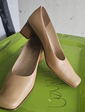 Classic Women's Block Heel Pumps in Nude